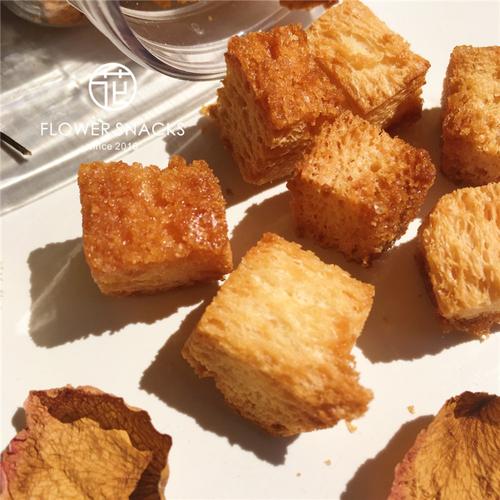 花吃点蜂蜜牛奶面包丁纯手工糕点零食淡淡的少糖普通的零食